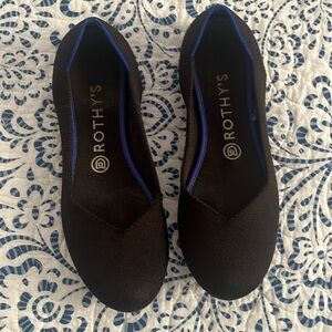 ** SUNDAY DEAL ** Rothy’s black flats